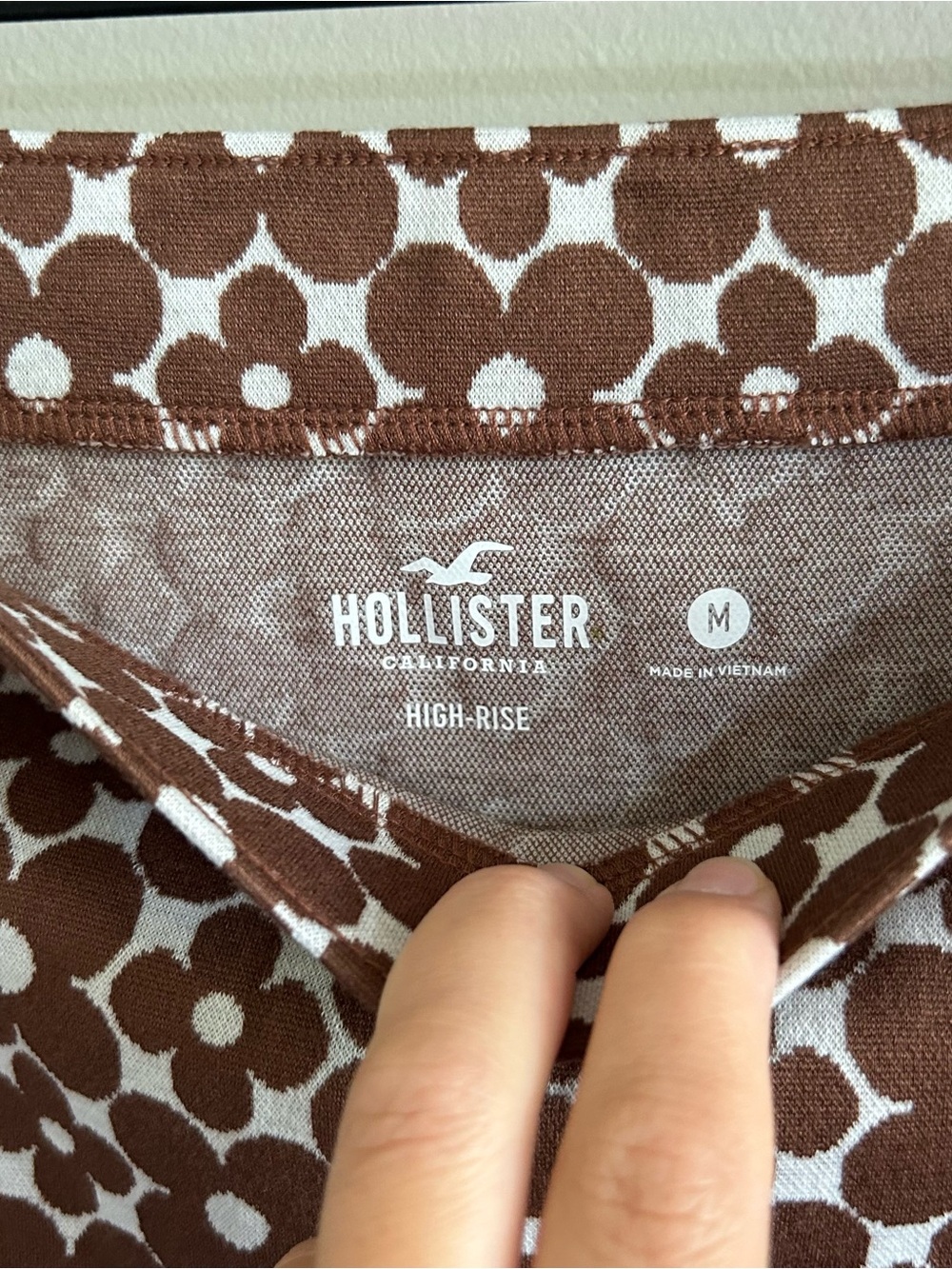 Hollister • brown and white floral mini skirt - Picture 2 of 3